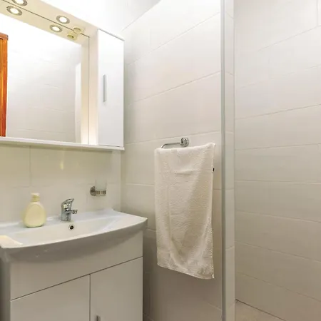 Cozy In With Wifi Apartment Crikvenica